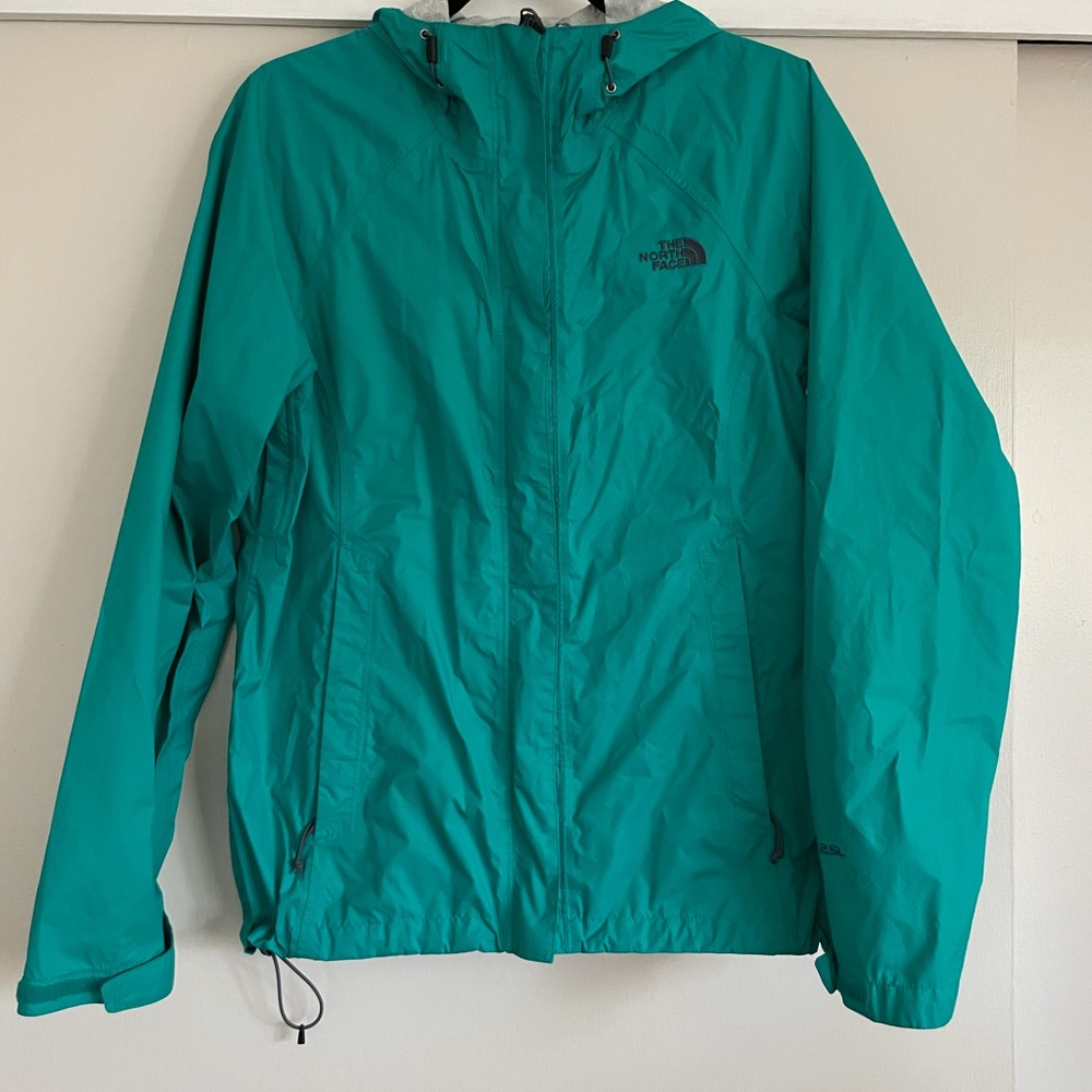 Medium Northface HyVent 2.5 jacket.